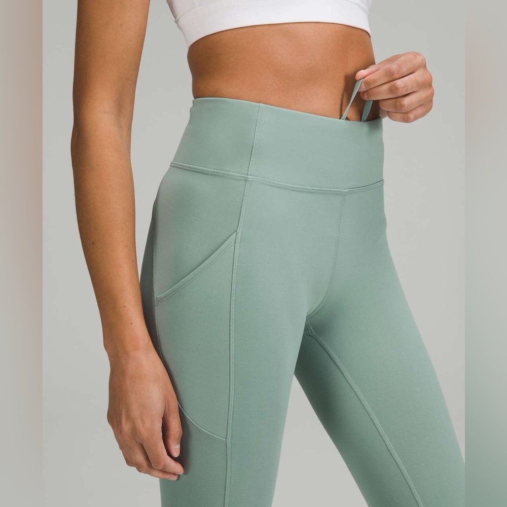 Lululemon Invigorate High-Rise Crop 23"
Misty Glade